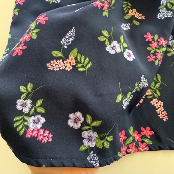 Loft- Navy- Floral- Tank- Ruffle Collar-Sleeveless-Tank-Size S - Picture 3 of 10